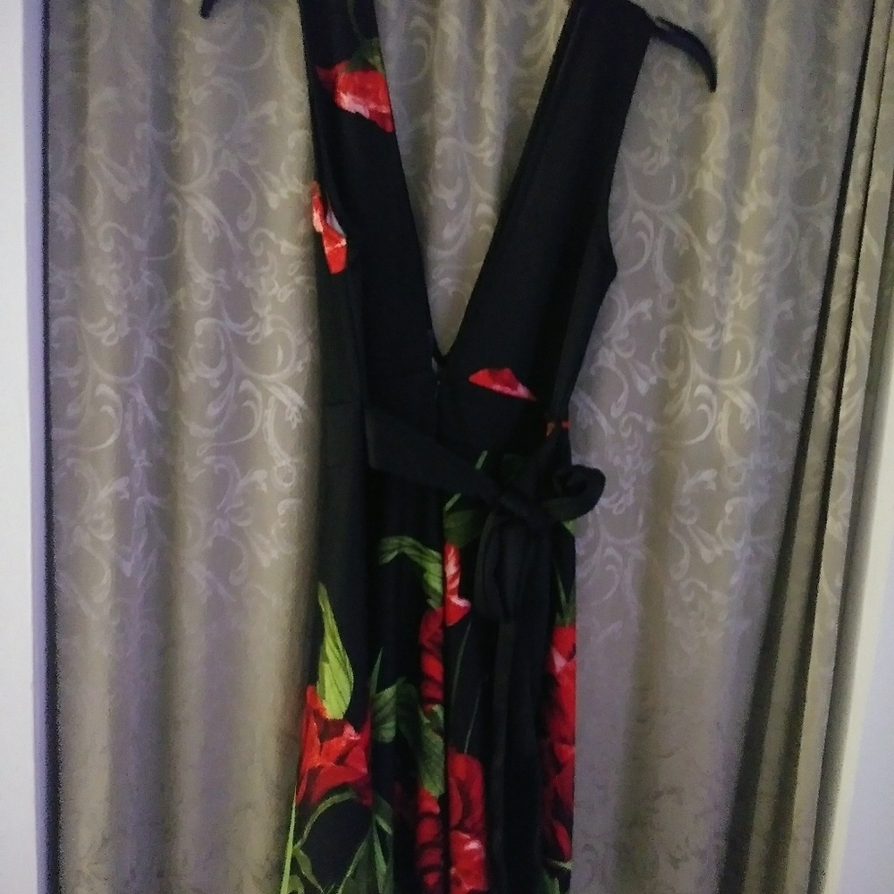 Backless dress - Picture 3 of 4